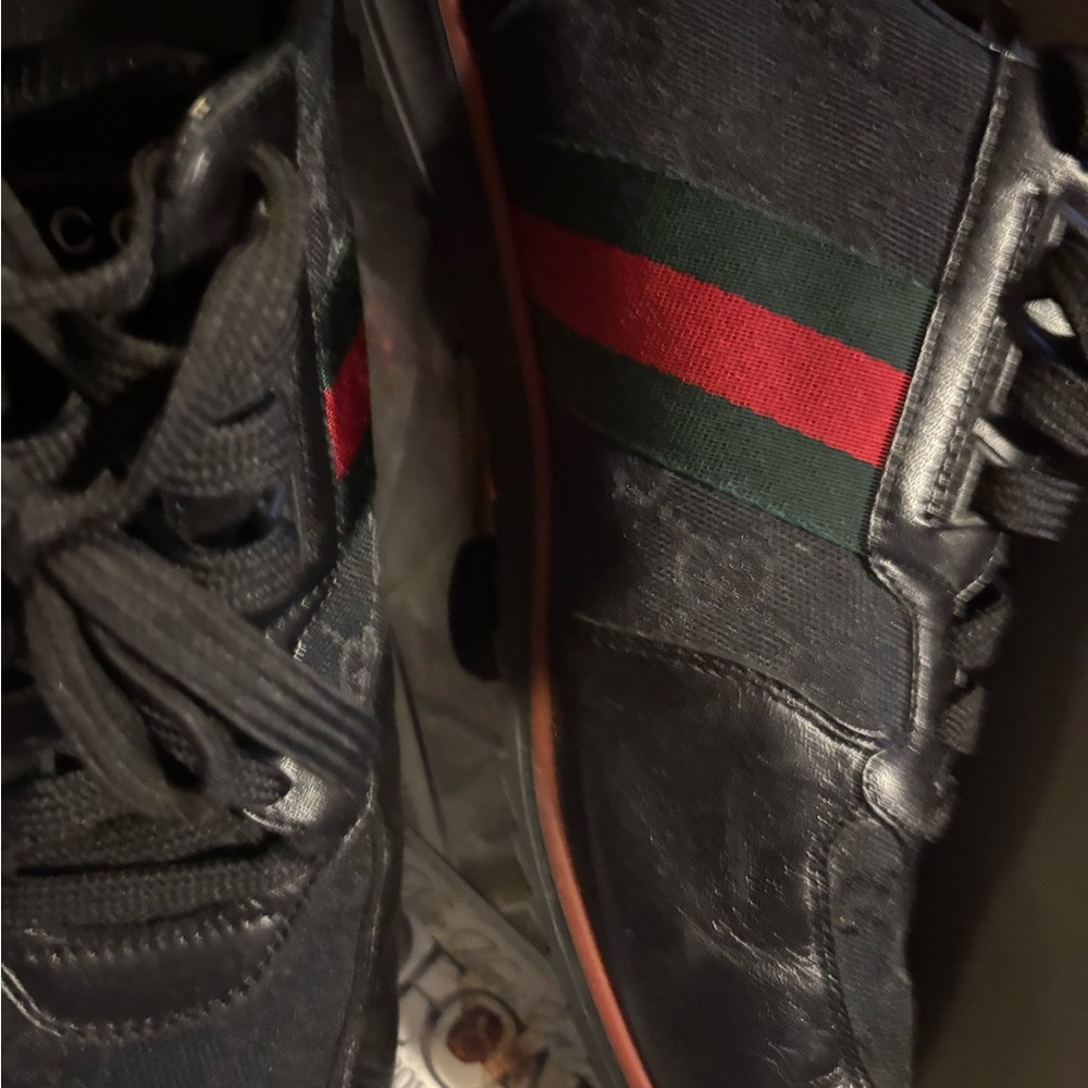 Gucci Black Sneakers with Green and Red Accents - Picture 4 of 8